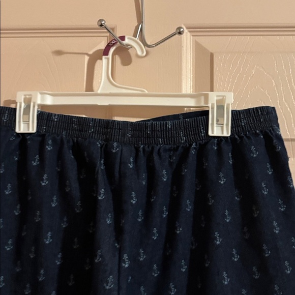 Navy Blue Anchor Print on women’s capris - Picture 2 of 4